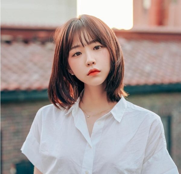 tóc ngắn mái thưa ngang vai
