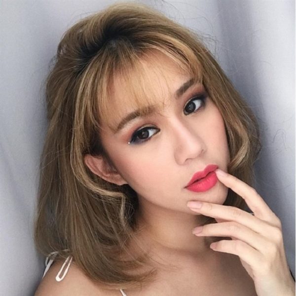 tóc ngắn mái thưa nhuộm màu