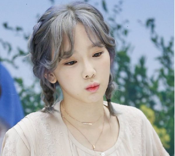 tóc ngắn mái thưa nhuộm màu