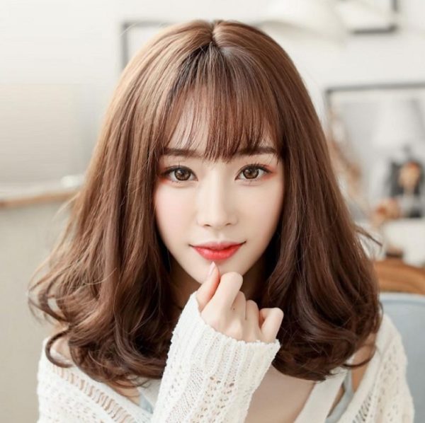 tóc ngắn mái thưa xoăn lọn lớn