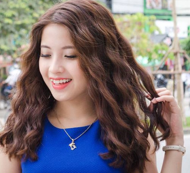 những kiểu tóc lỡ đẹp xoăn cả đầu