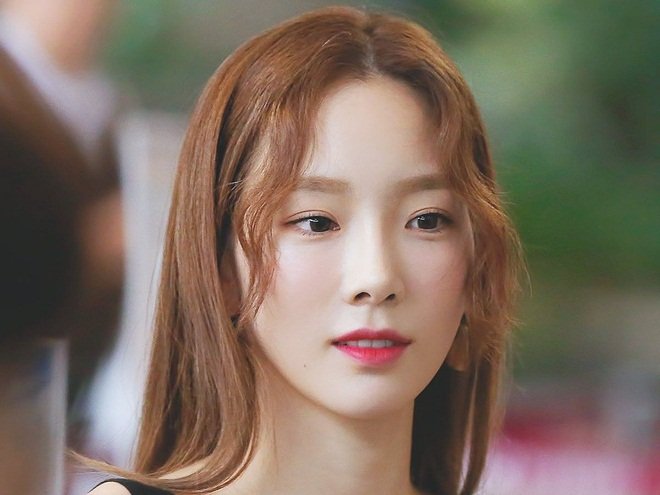 tóc dài nhuộm nâu tỉa mái dài râu gián Taeyeon