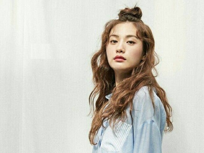 tóc dài xoăn sóng búi củ tỏi trên đầu Afterschool Nana