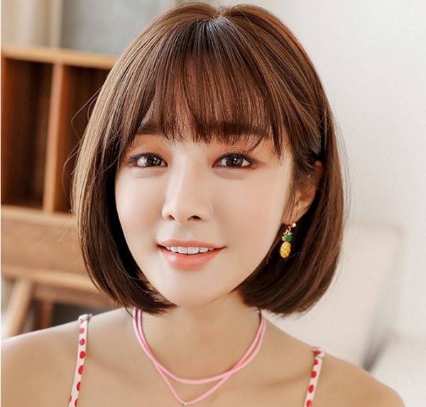 tóc ngắn mái thưa cho mặt tròn