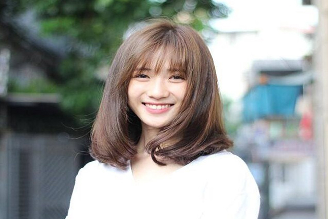 tóc ngang vai mái bằng trong sáng
