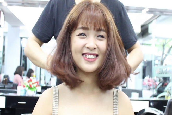 tóc ngang vai uốn cụp sành điệu