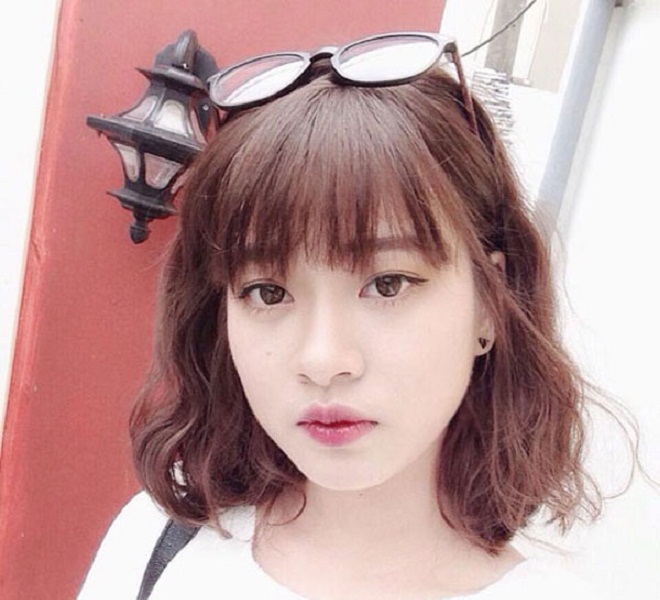 tóc xoăn lỡ nhẹ ngang vai mái thưa