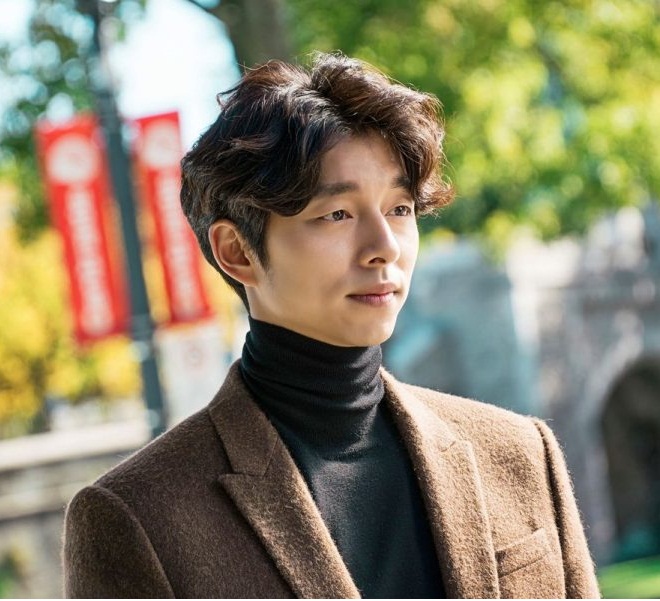 Gong Yoo với kiểu mái rẽ ngôi uốn phồng