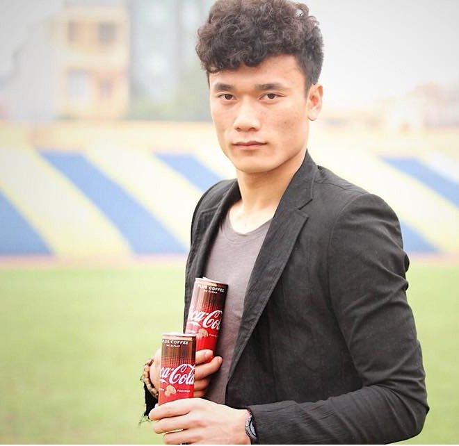 kiểu tóc uốn xoăn của Bùi Tiến Dũng