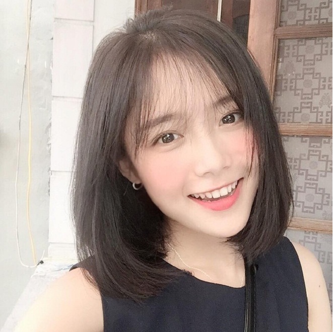 nàng công sở tóc ngắn uốn cụp