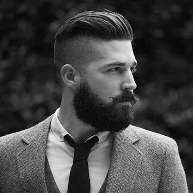 người đàn ông mặc vest cắt tóc undercut cổ điển