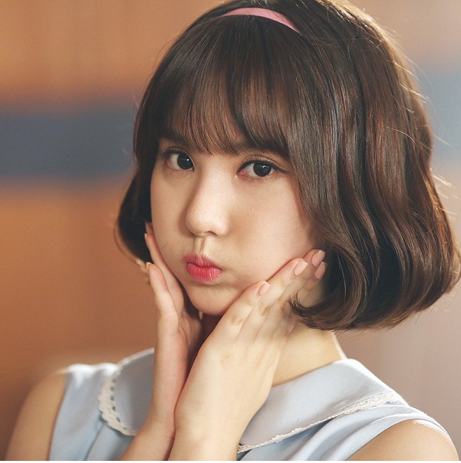 GFriend Eunha trong kiểu tóc ngắn mái thưa cho mặt tròn