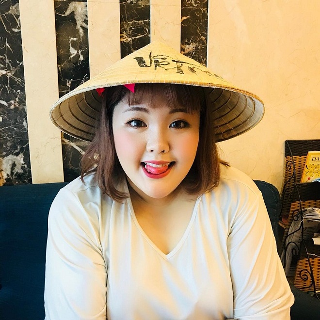 Yang Soo Bin đội nón lá tóc cắt ngắn nhuộm sáng. Ảnh Internet