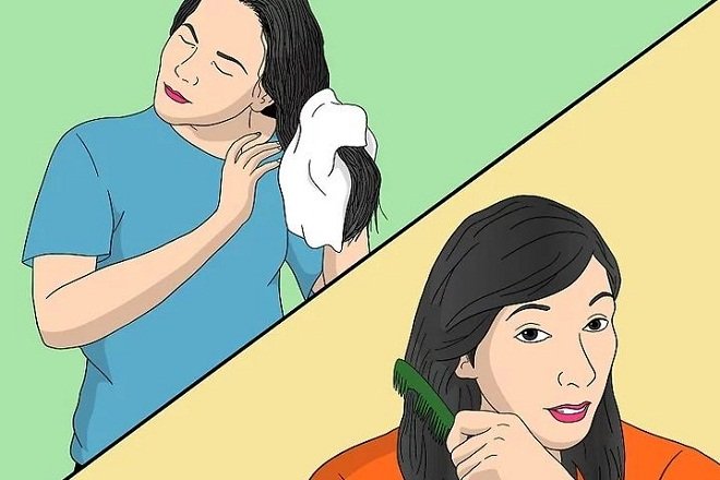 gội đầu, lau khô, chải tóc trước khi tự cắt tóc tại nhà