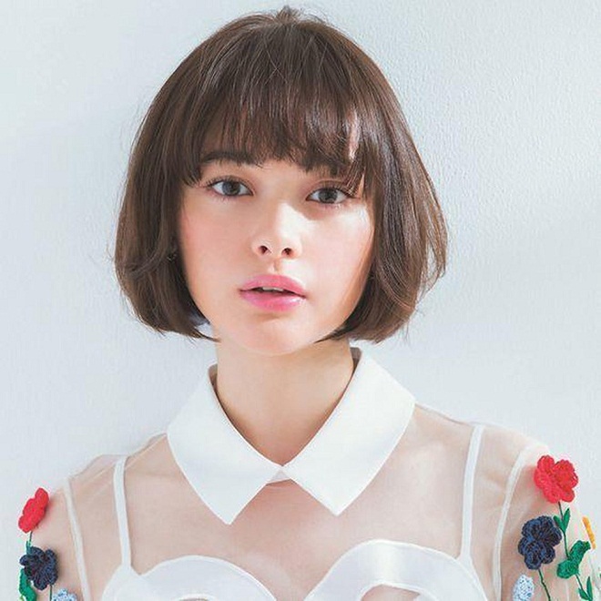 kiểu tóc ngang vai mái thưa uốn cúp