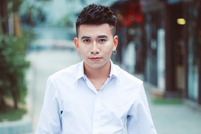 kiểu tóc sport kẻ viền