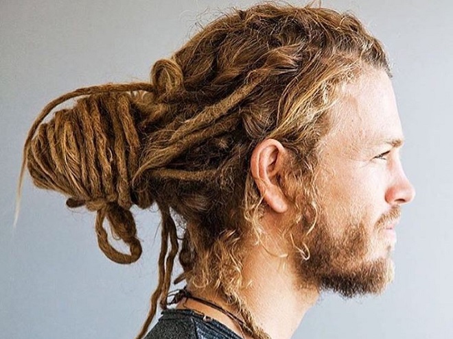 tóc dreadlock nhuộm vàng cả nguyên đầu