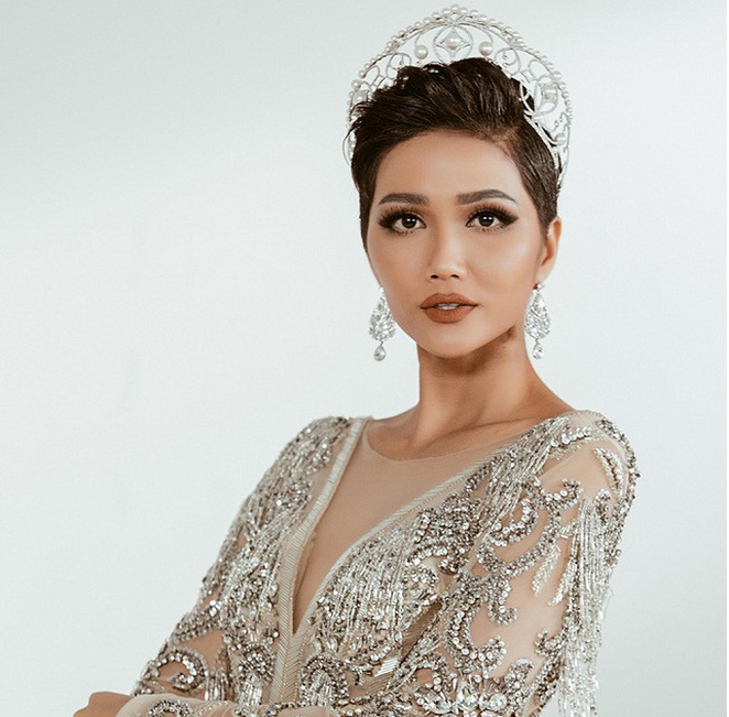 H'hen Niê trong kiểu tóc ngắn pixie vuốt phồng