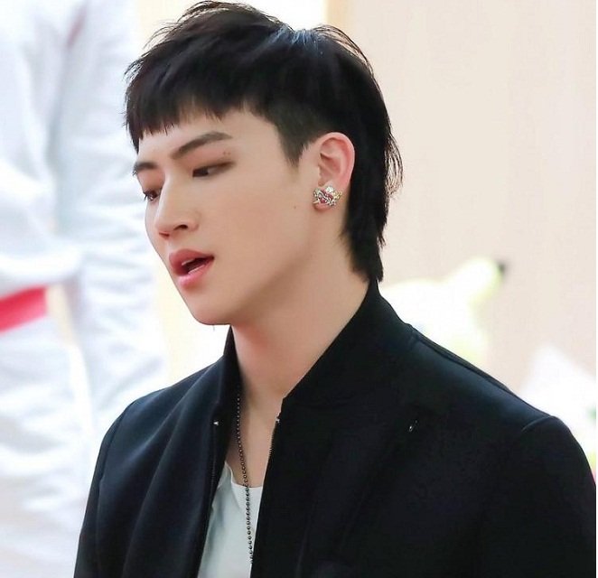 JB cắt kiểu tóc Mullet