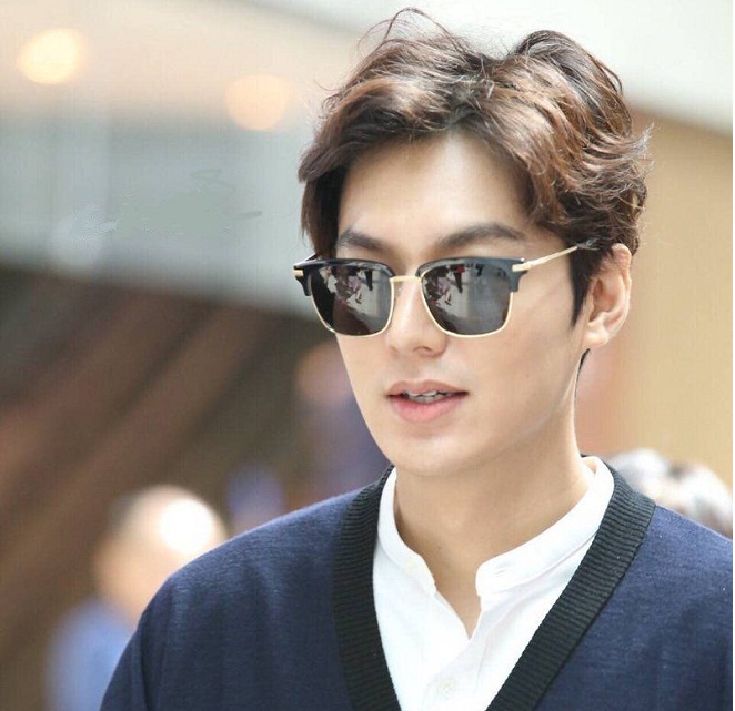 Lee Min Ho trong kiểu tóc hai mái uốn xoăn gợn sóng nhẹ