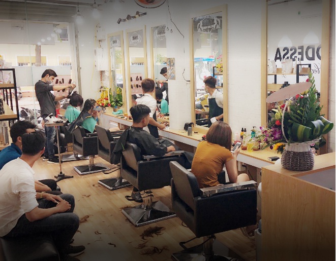 bên trong hair salon Sky KI