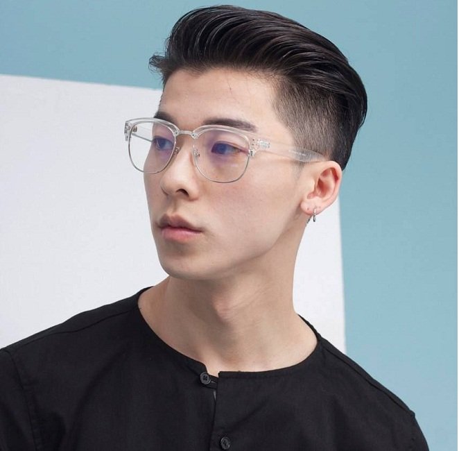 chàng trai mặc áo đen tóc cắt undercut