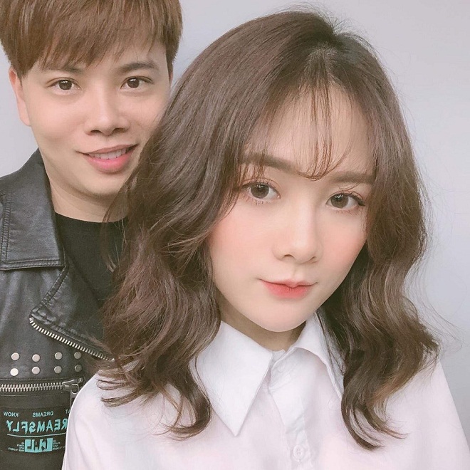mẫu tóc ngắn uốn xoăn mái thưa được cắt tại Sinh Anh salon Hà Nội