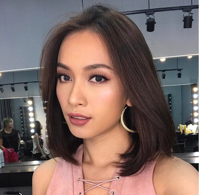 Ái Phương tóc cắt ngắn kiểu lob nhuộm màu nâu socola