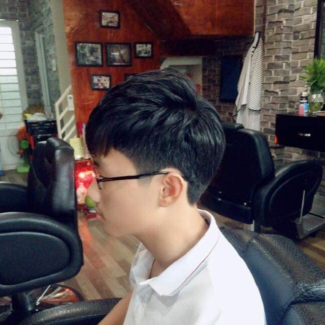 Cắt tỉa layer phù hợp cho các nam học sinh tại barbershop 4MEN