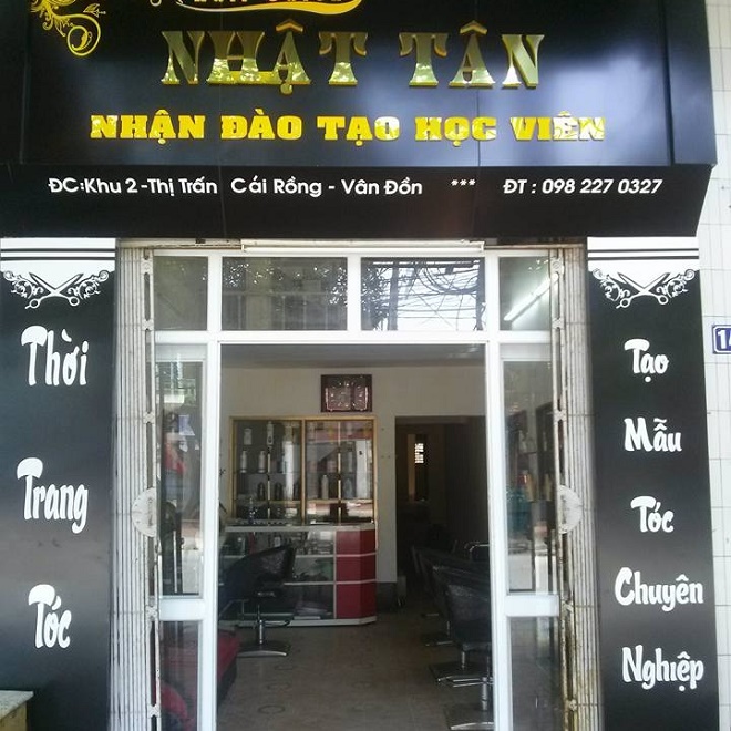 Không gian khá đơn giản của salon Nhật Tân