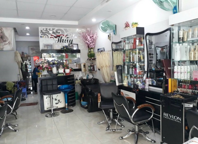 Không gian salon Thúy khá đơn giản nhưng vẫn luôn đầy đủ tiện nghi để phục vụ khách hàng