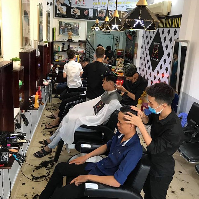 Không gian và đội ngũ nhân viên salon Huỳnh Minh