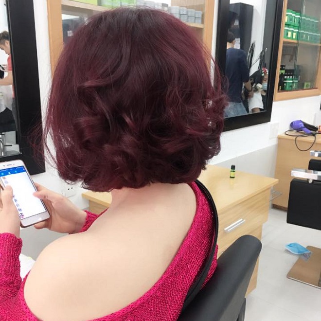 Tóc bob nhuộm đỏ cá tính tại Salon Phúc Linh