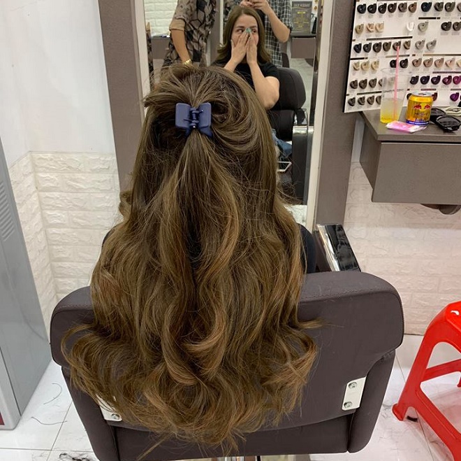 Tóc uốn đuôi cho quý cô phong cách nhẹ nhàng