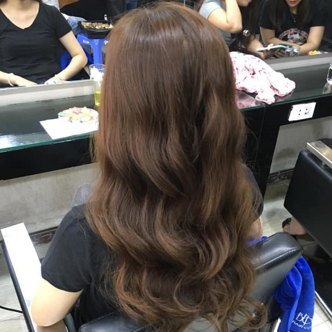 Uốn kết hợp nhuộm nâu tại Sinh Anh Bình Dương