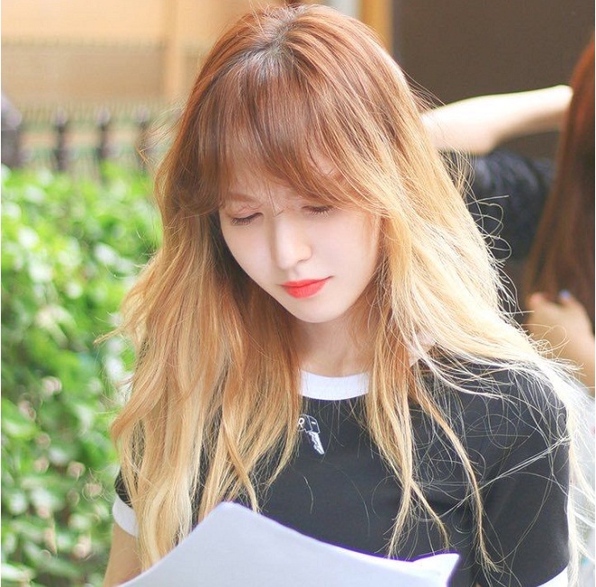 Wendy tóc dài nhuộm nâu ombre