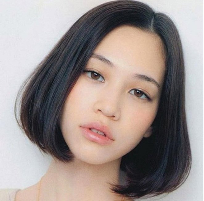 mẫu tóc ngắn rẽ mái ngôi giữa