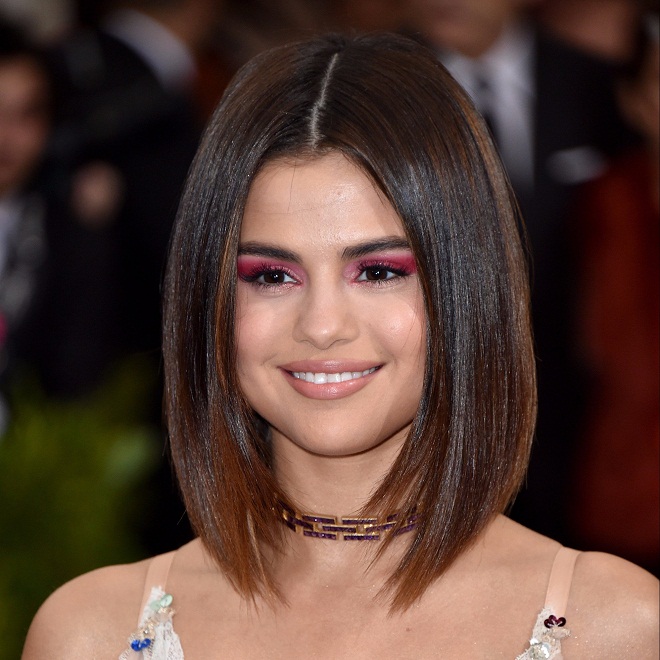 selena gomez tóc bob cắt nhọn