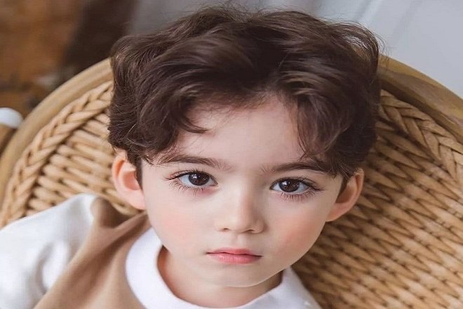 toc uốn xoăn mái rẽ cho bé nam