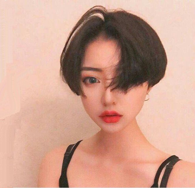 cô gái Hàn Quốc cắt tóc tém hai mái 